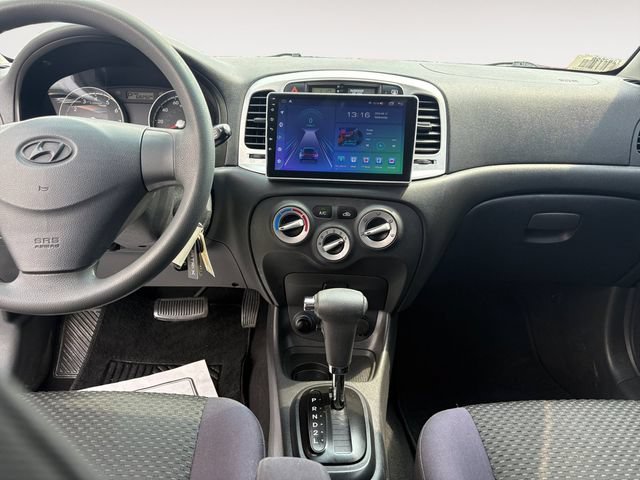 Used 2010 Hyundai Accent GS w/ Premium Pkg 3 FWD image 11