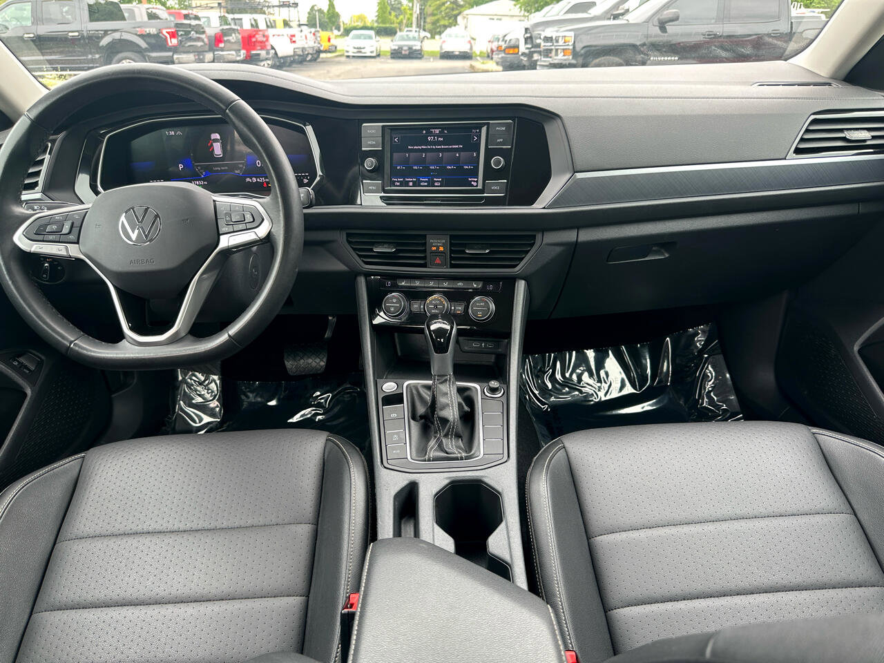 Used 2024 Volkswagen Jetta SE image 6