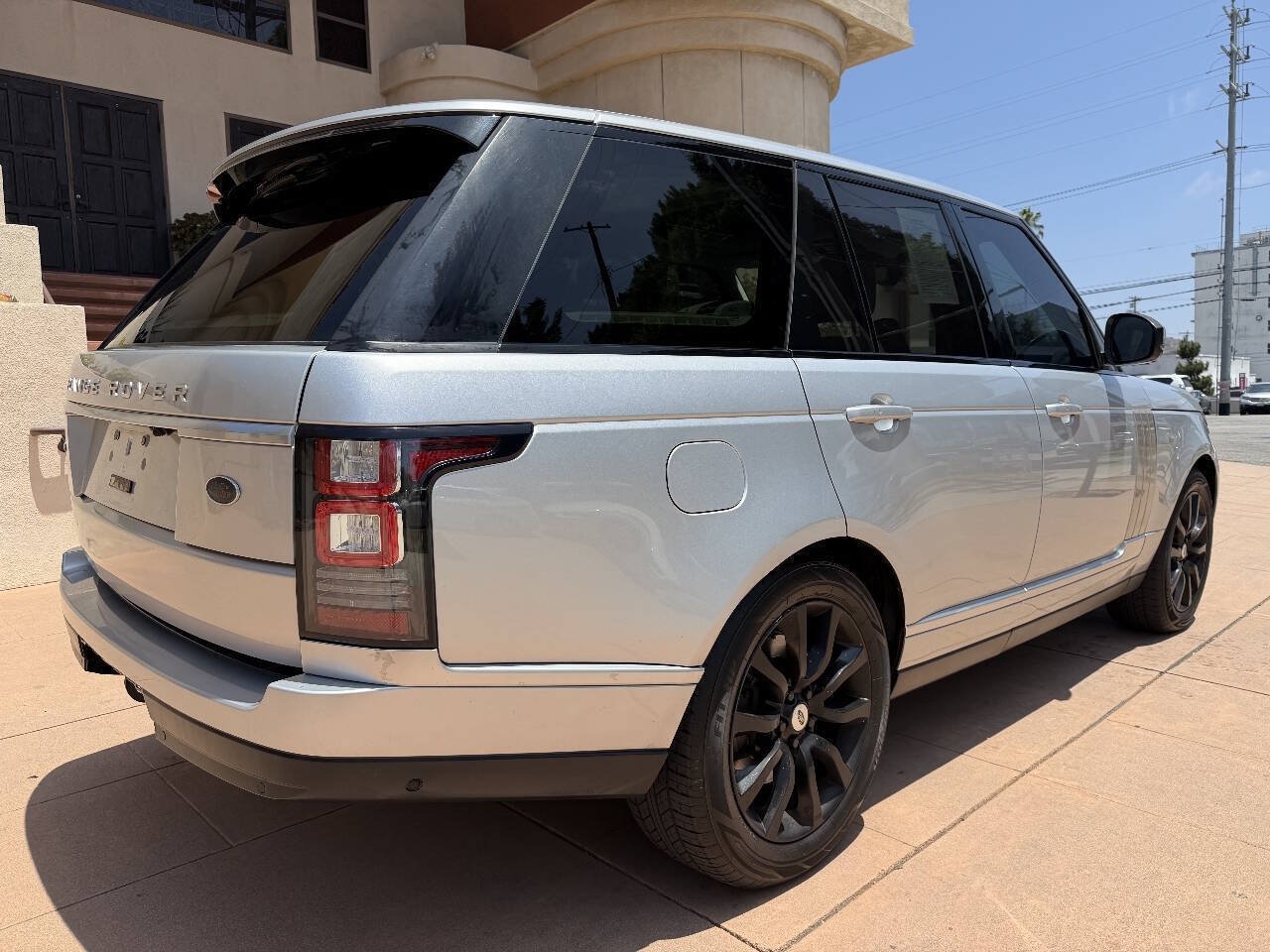 Used 2017 Land Rover Range Rover HSE AWD/4WD image 4