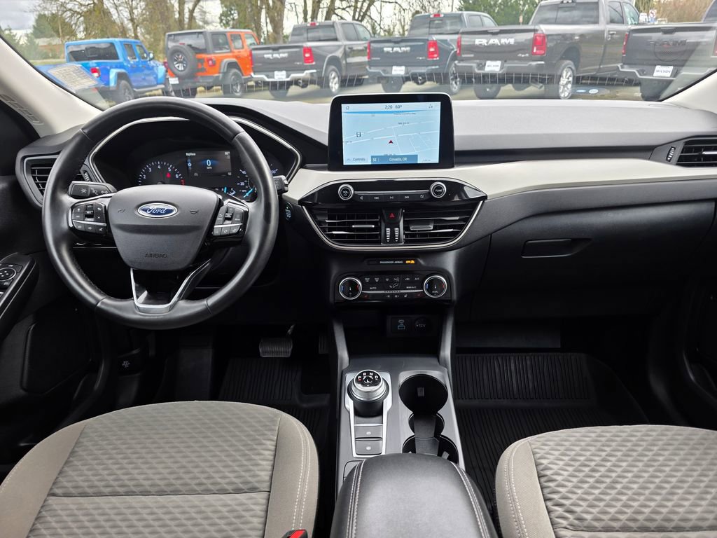 Used 2022 Ford Escape SE w/ SE Sport Appearance Package image 5