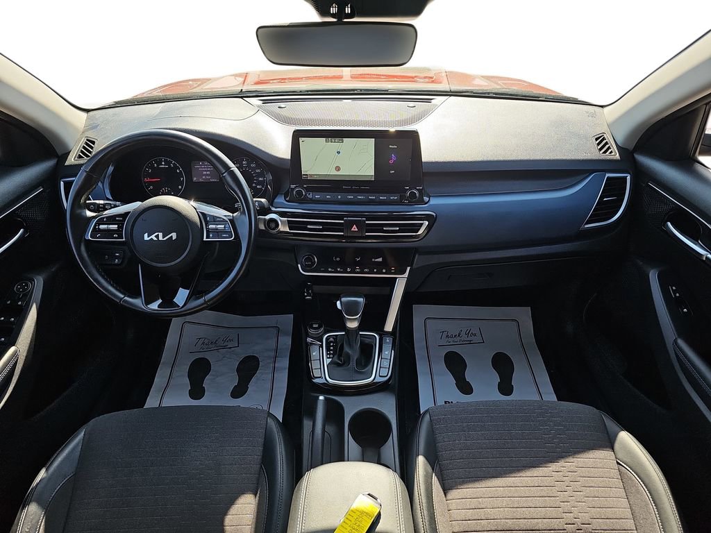 Used 2022 Kia Seltos Nightfall Edition image 12