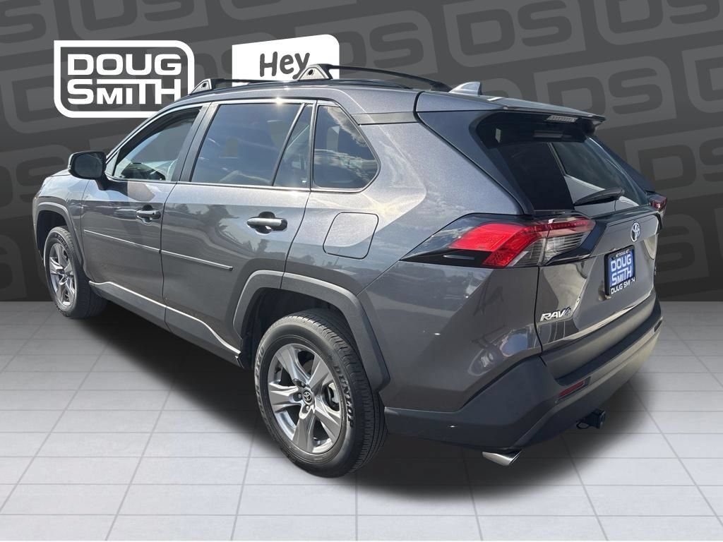 Used 2022 Toyota RAV4 XLE w/ Convenience Package AWD/4WD image 3