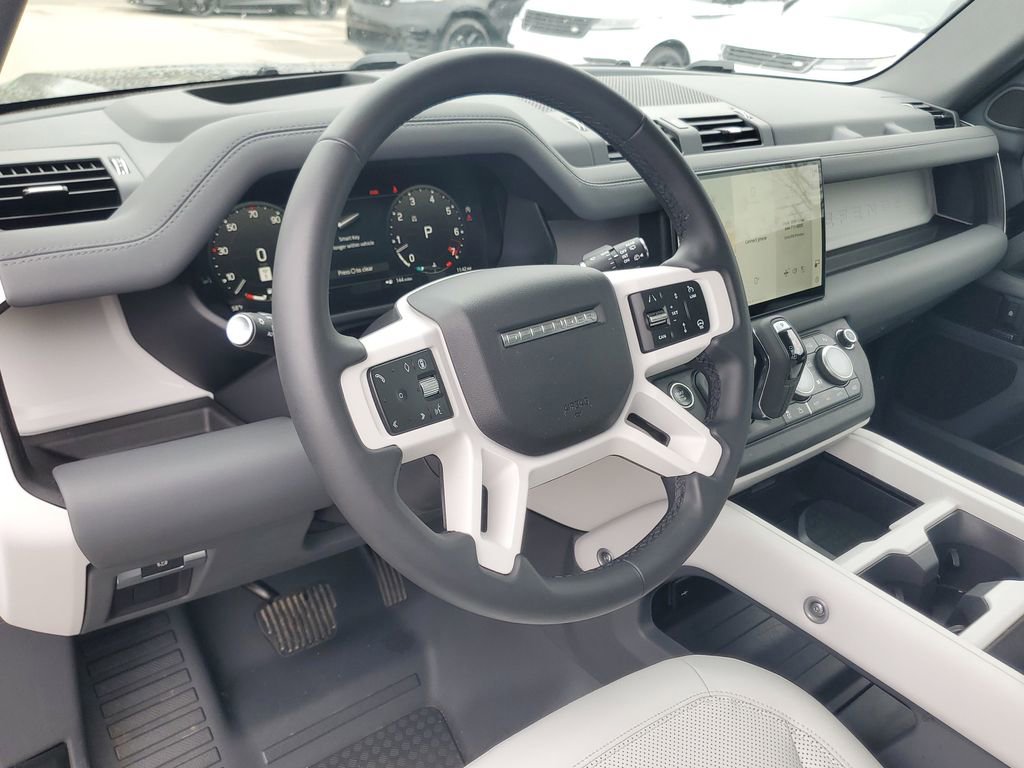 Certified 2025 Land Rover Defender 130 X-Dynamic SE AWD/4WD image 13
