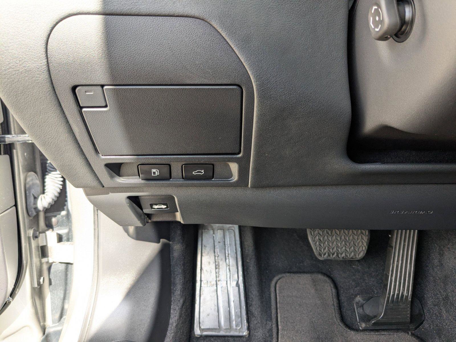 Certified 2021 Lexus LS 500 w/ Accessory Package (Z2) RWD image 20