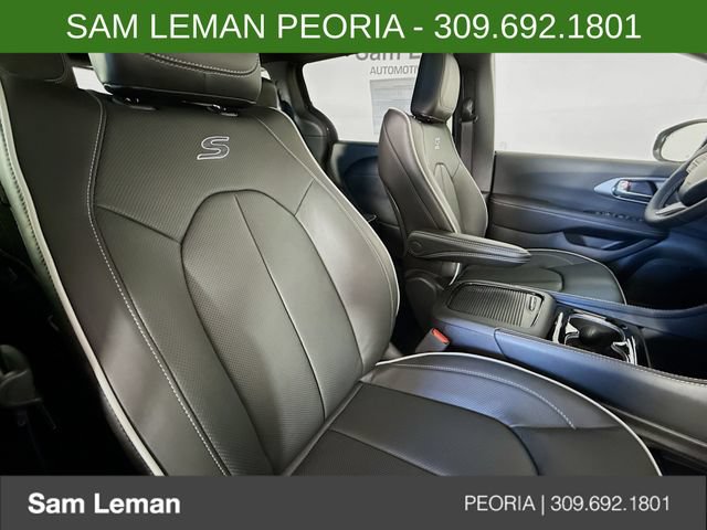 New 2027 Chrysler Pacifica Limited w/ S Appearance Package FWD image 30