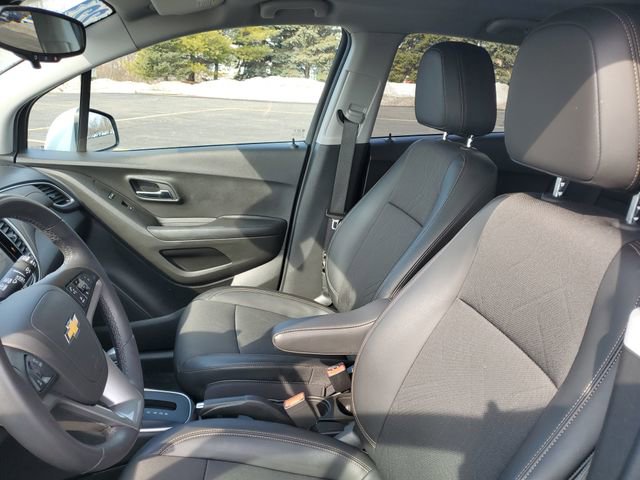 Used 2022 Chevrolet Trax LT w/ LT Convenience Package image 18