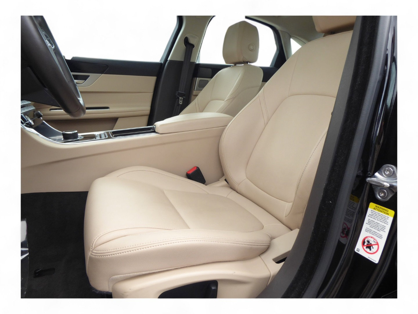 Used 2018 Jaguar XF Premium image 17