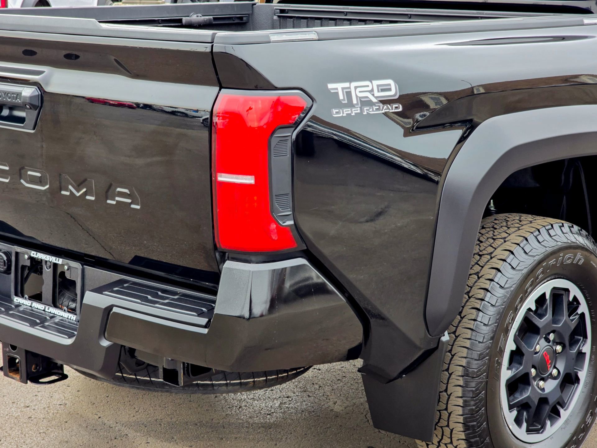 Used 2024 Toyota Tacoma TRD Off-Road image 23