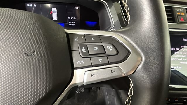 Used 2022 Volkswagen Tiguan SE AWD/4WD image 16