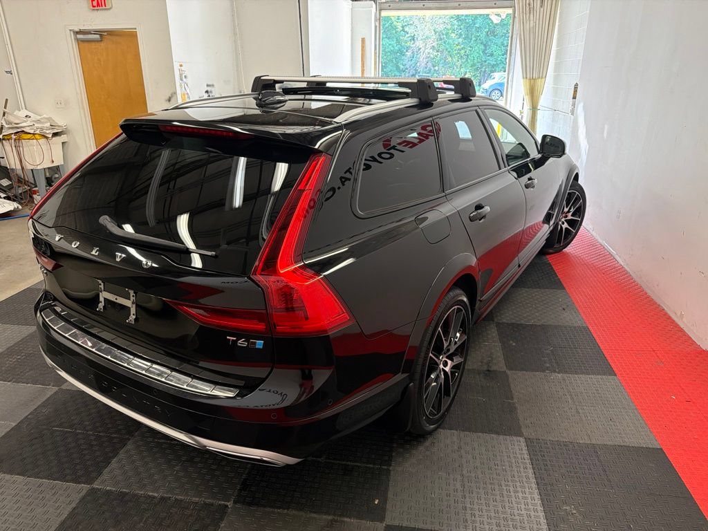 Used 2018 Volvo V90 T6 Cross Country w/ Convenience Package AWD/4WD image 11