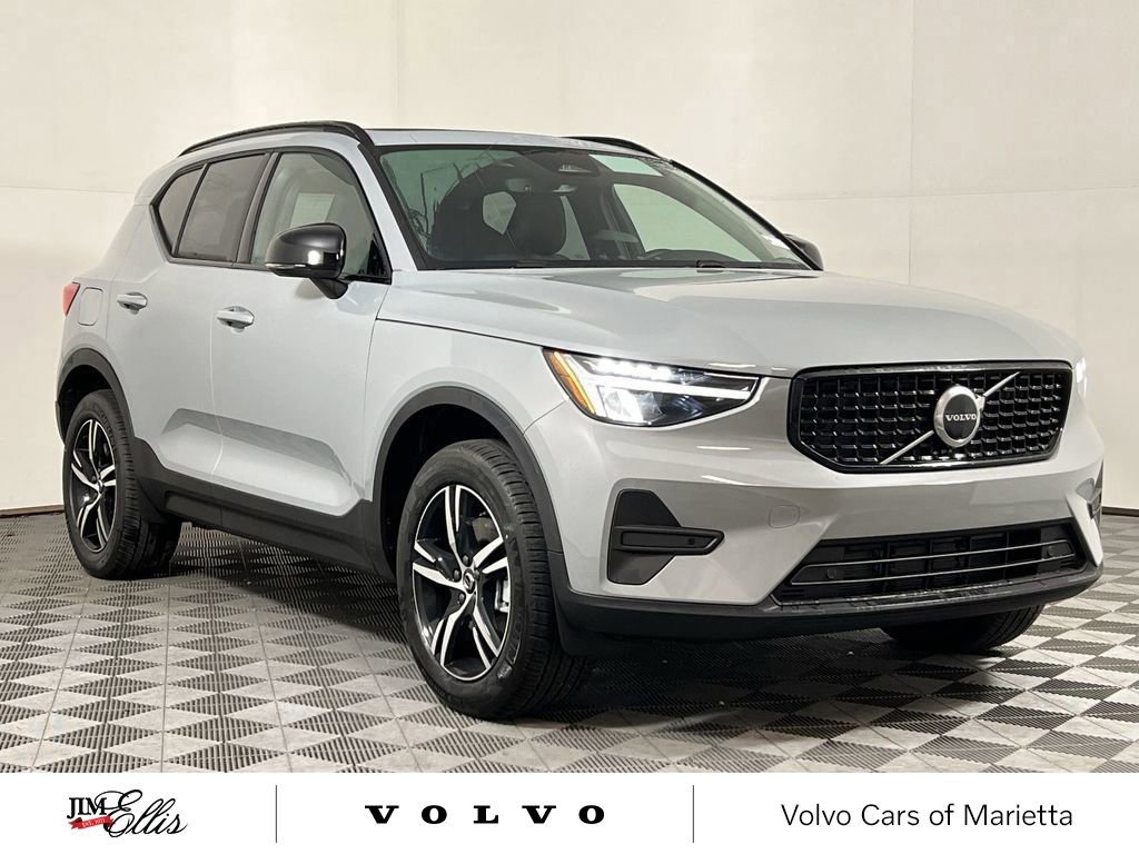 New 2026 Volvo XC40 B4 Core image 1