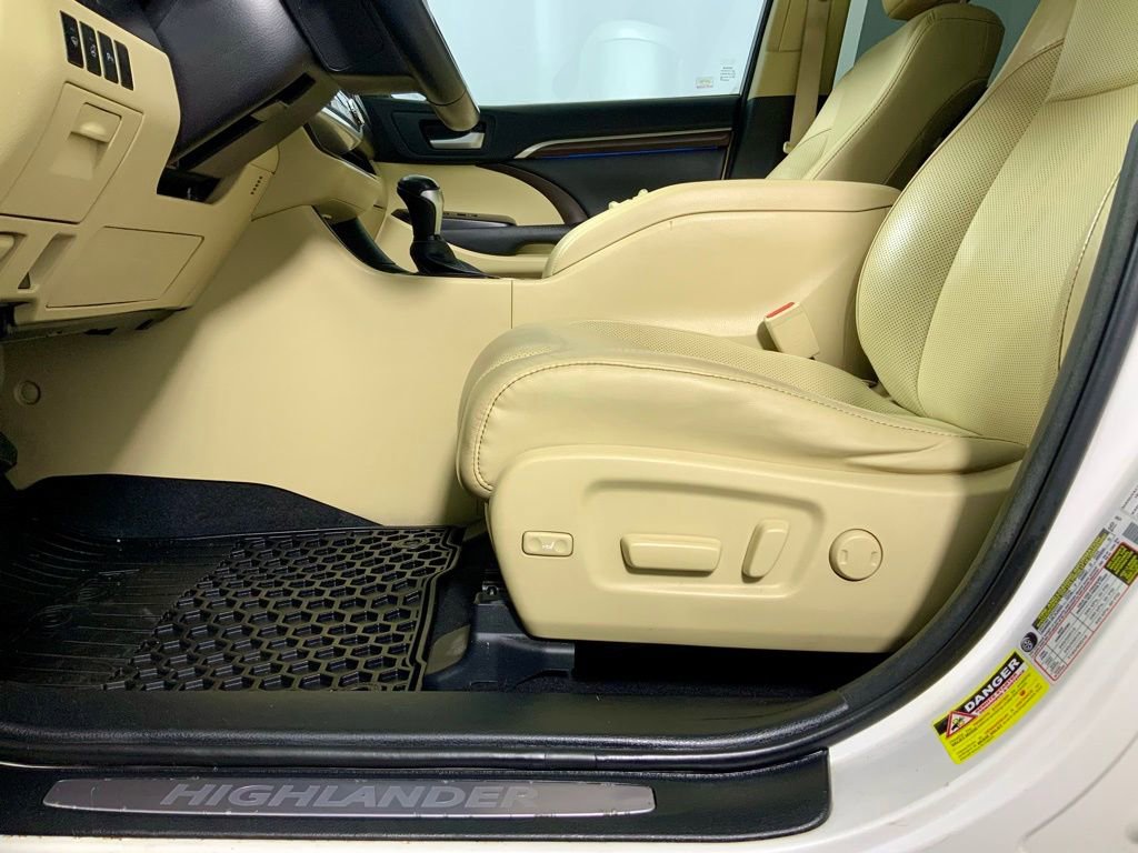 Used 2016 Toyota Highlander Limited Platinum image 17