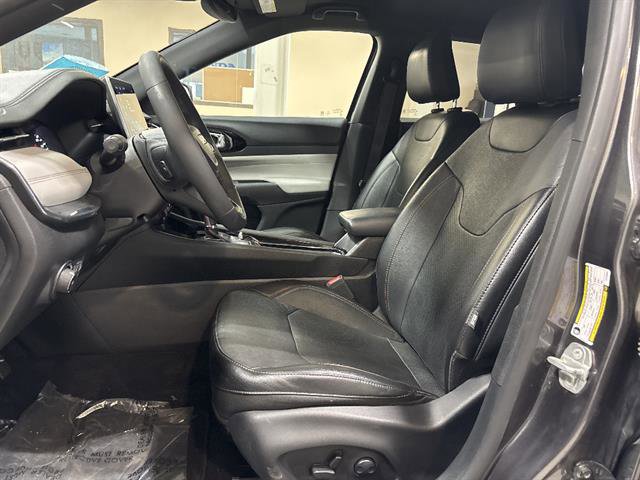 Used 2023 Jeep Compass Limited image 18