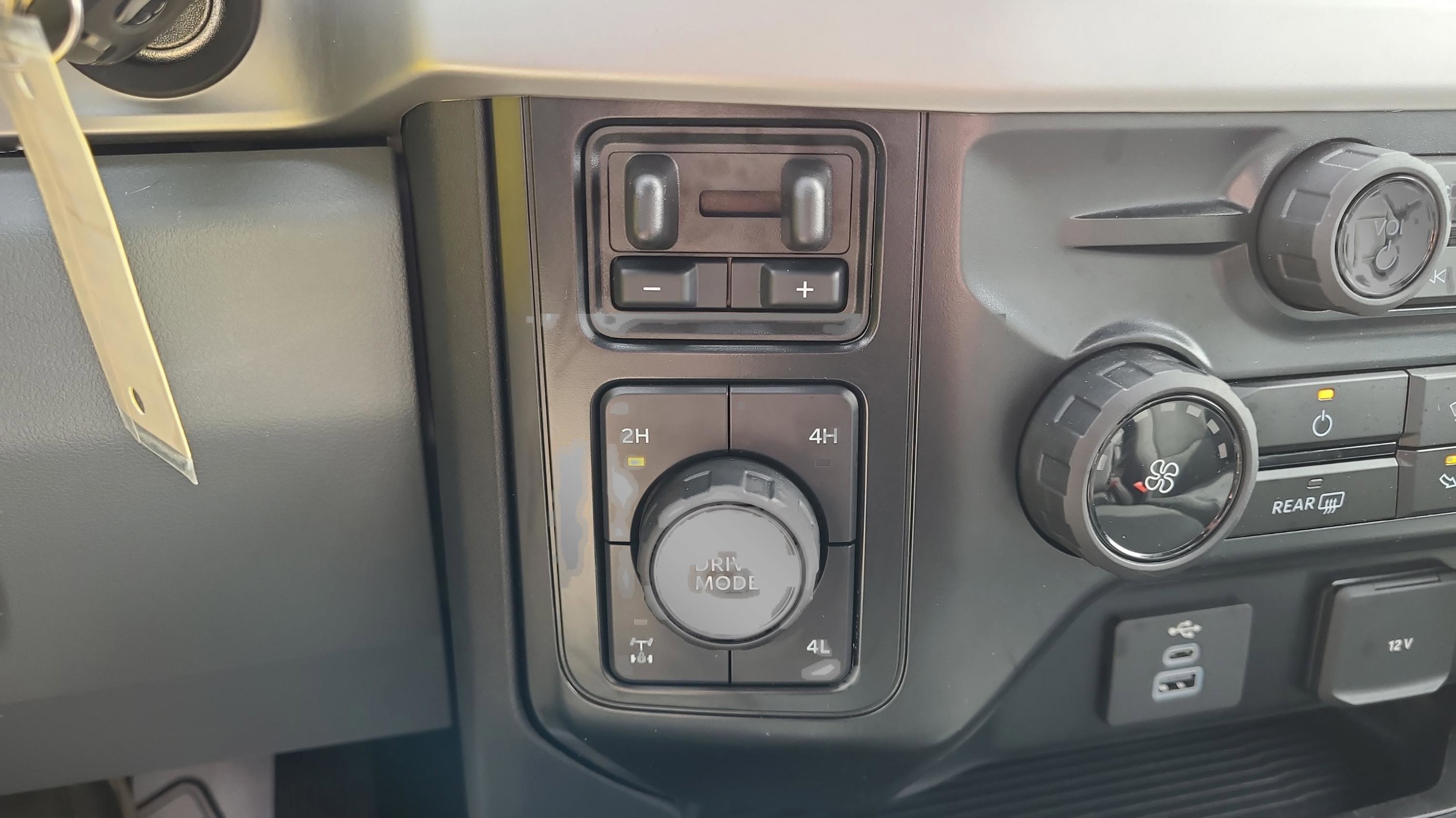 Used 2025 Ford F350 XLT w/ 360-Degree Camera Package image 21