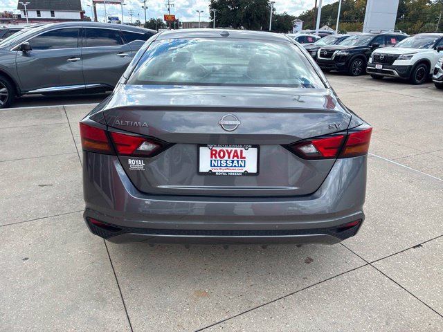 Used 2024 Nissan Altima 2.5 SV FWD image 6