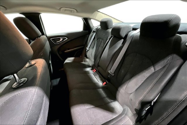 Used 2016 Chrysler 200 Limited FWD image 28
