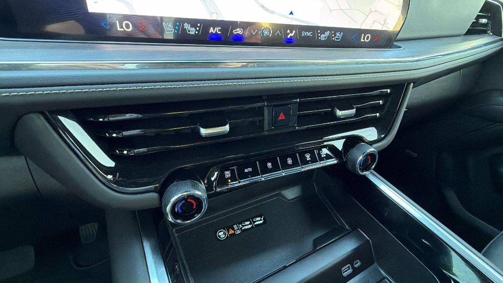Used 2025 Chevrolet Suburban Premier AWD/4WD image 34