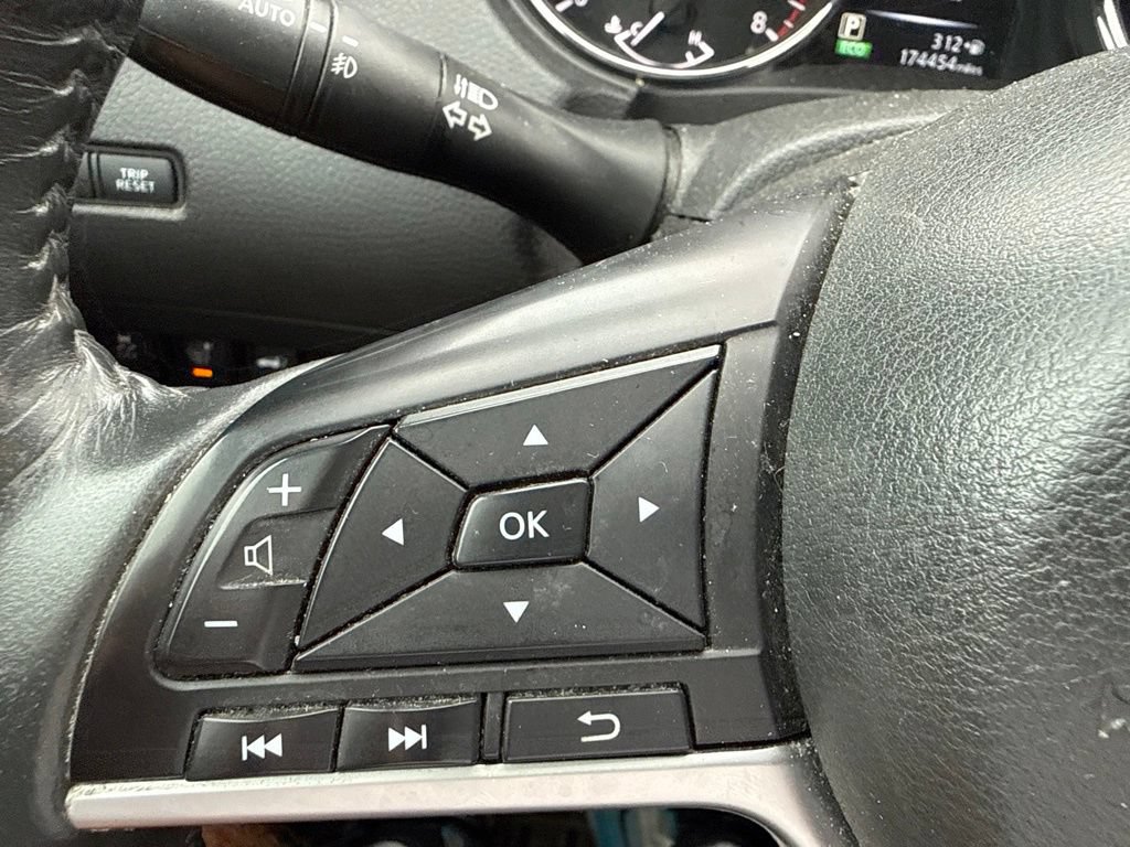 Used 2017 Nissan Rogue SL AWD/4WD image 21