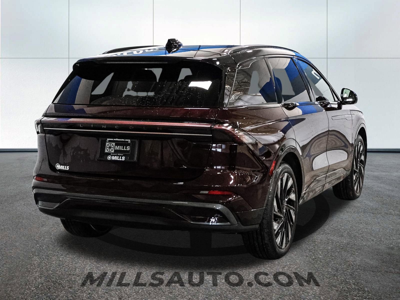 Used 2025 Lincoln Nautilus Reserve w/ Jet Appearance Package image 7