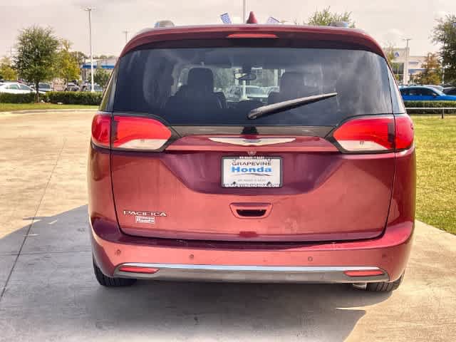Used 2020 Chrysler Pacifica Touring-L FWD image 6