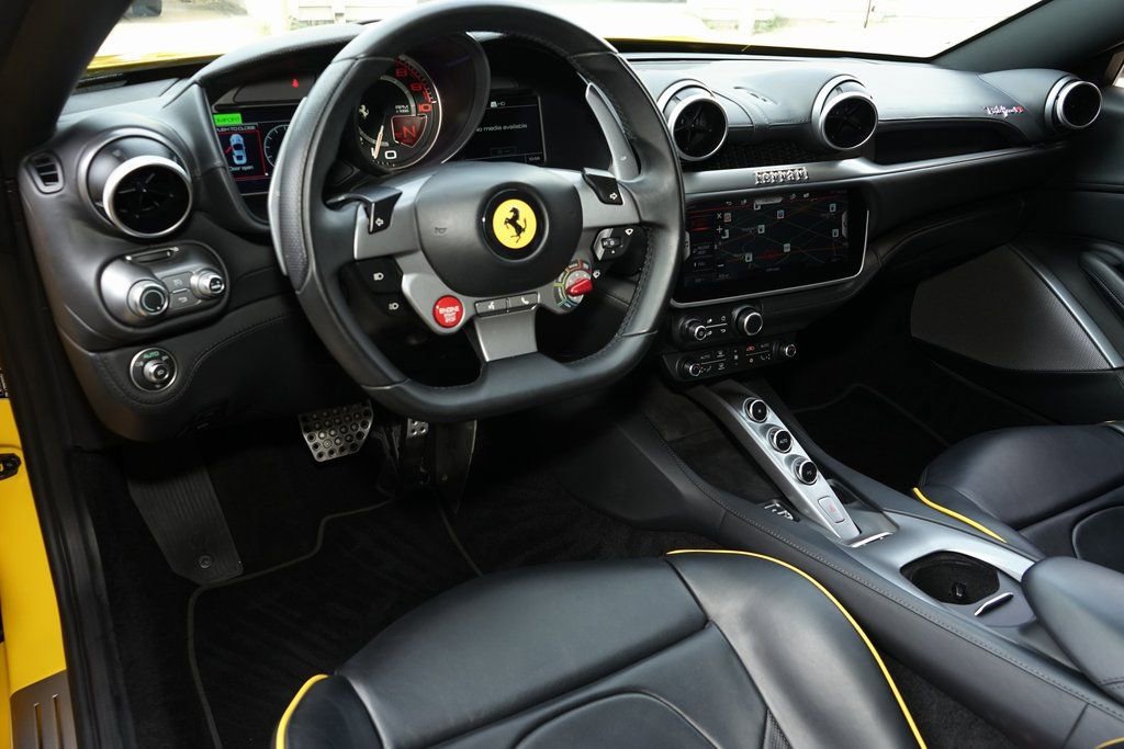 Used 2023 Ferrari Portofino M RWD image 9