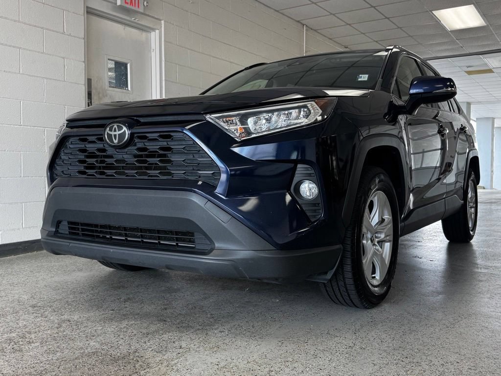 Used 2019 Toyota RAV4 XLE w/ Convenience Package FWD image 21