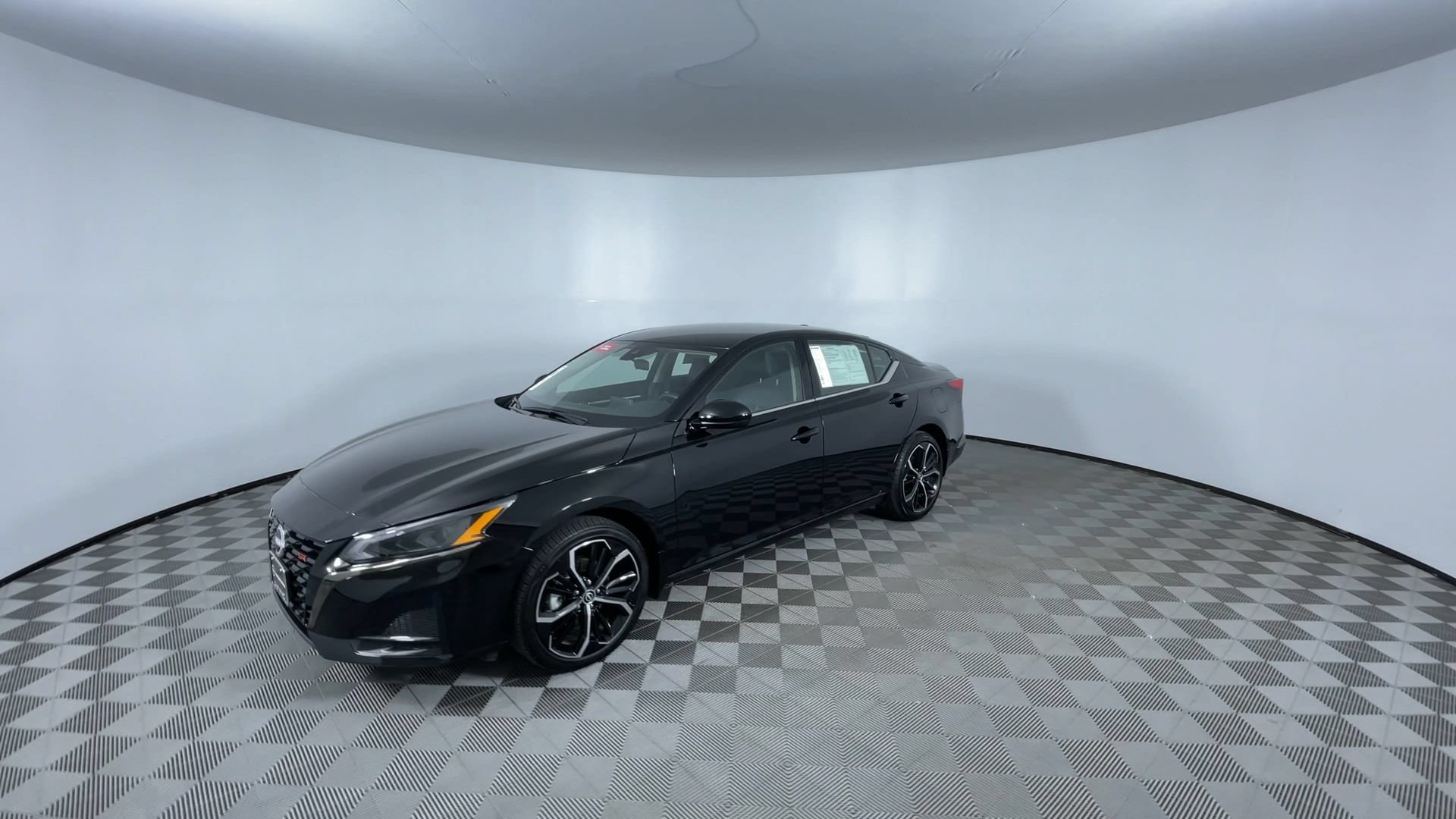 Used 2025 Nissan Altima 2.5 SR AWD/4WD image 4