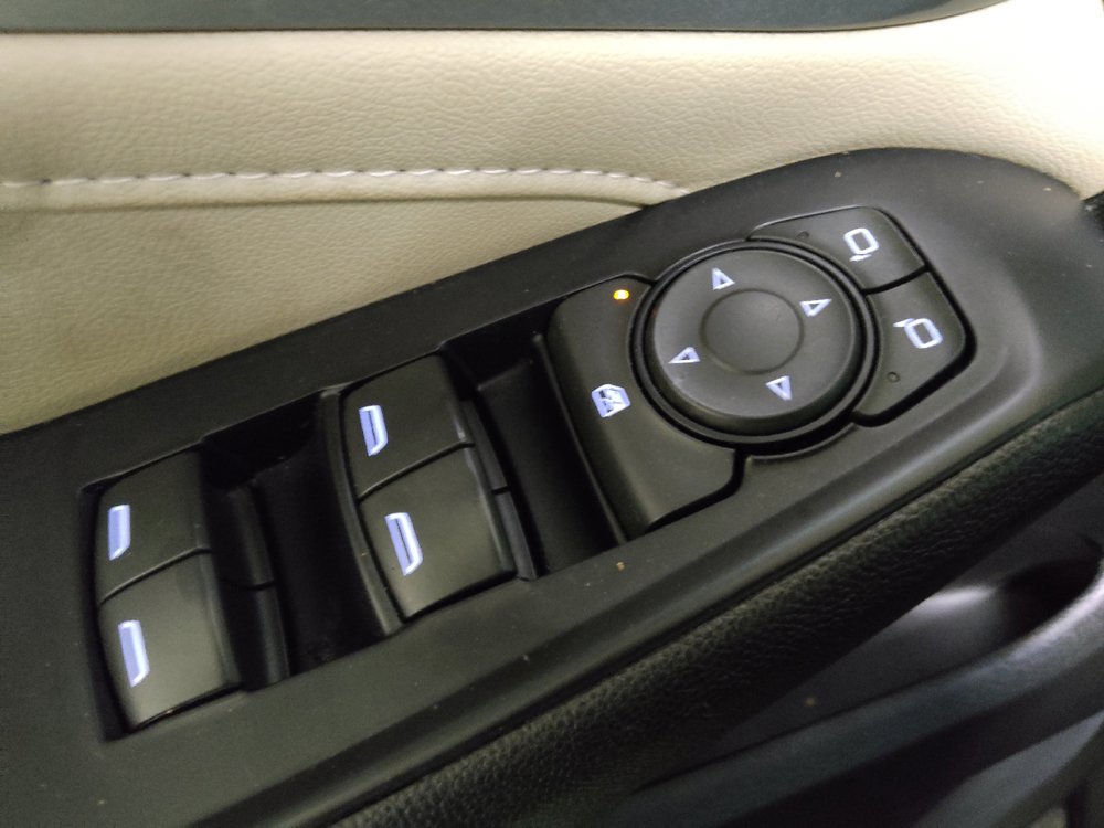 Used 2022 Chevrolet Traverse LS FWD image 27