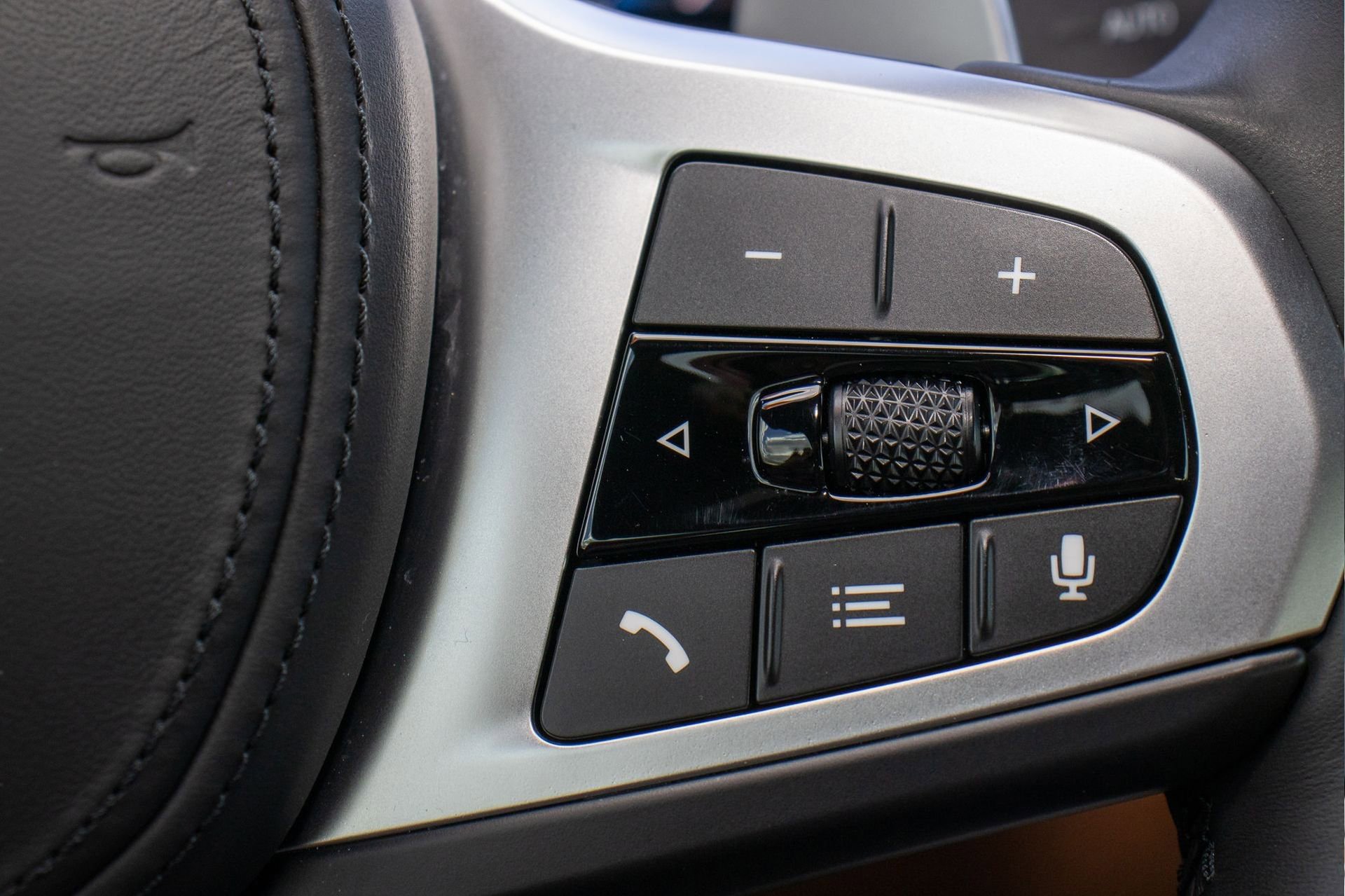 Used 2024 BMW M440i Coupe w/ Premium Package image 25