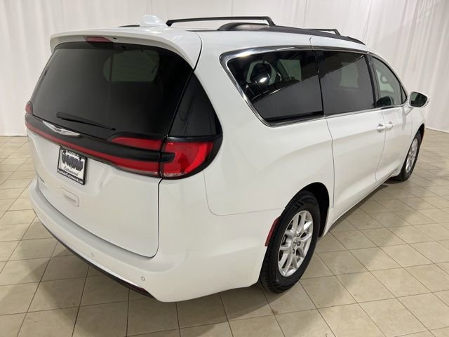 Used 2022 Chrysler Pacifica Touring-L image 5