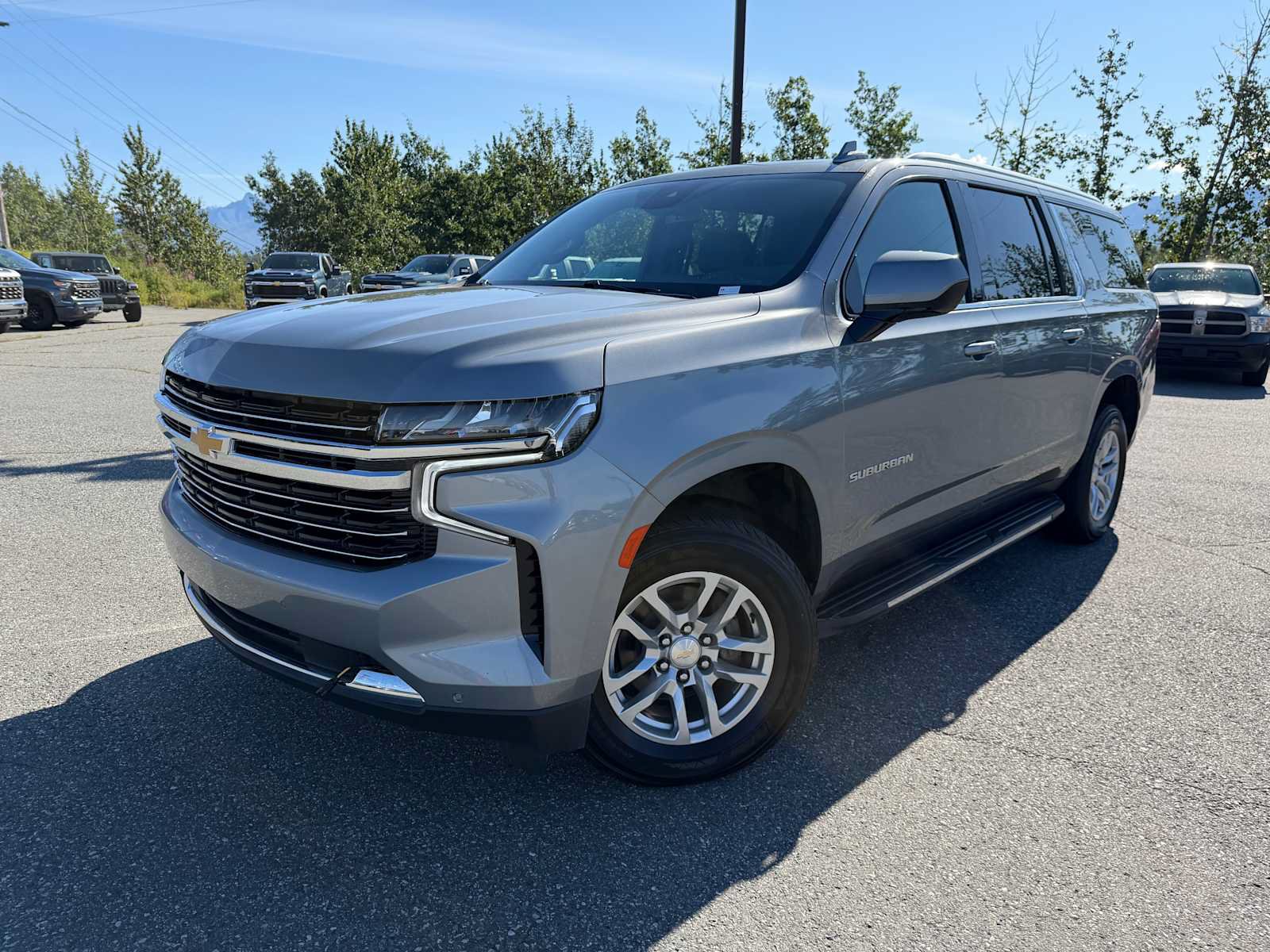 Used 2023 Chevrolet Suburban LT AWD/4WD image 1