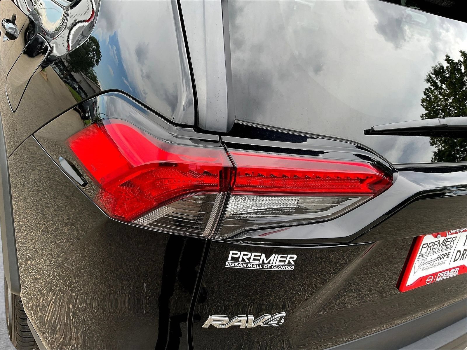 Used 2025 Toyota RAV4 XLE FWD image 25