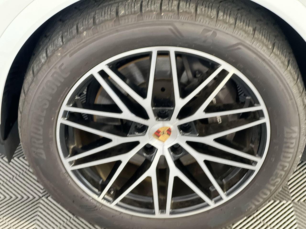 Used 2025 Porsche Cayenne AWD/4WD image 10