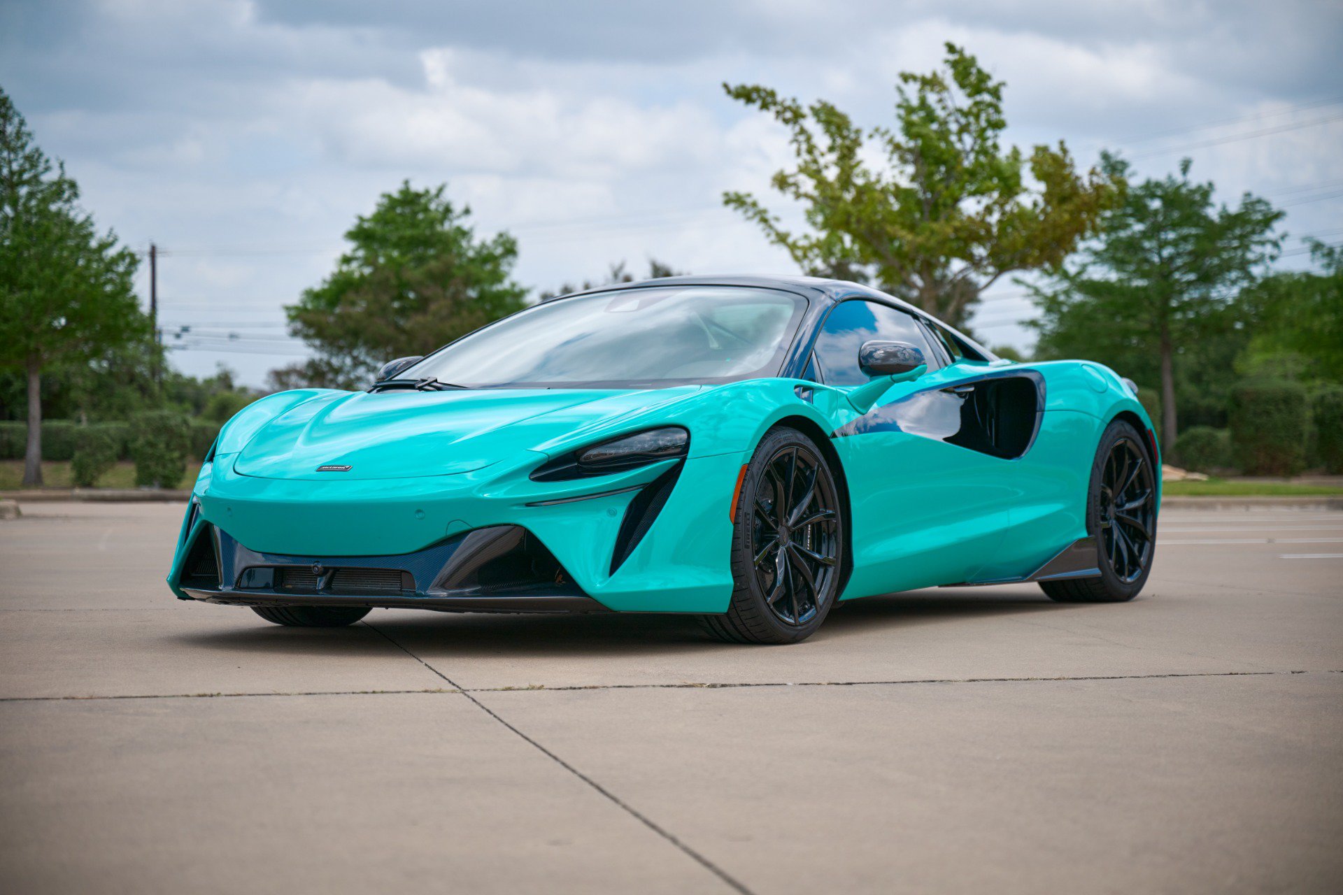 Used 2025 McLaren Artura Spider RWD image 3