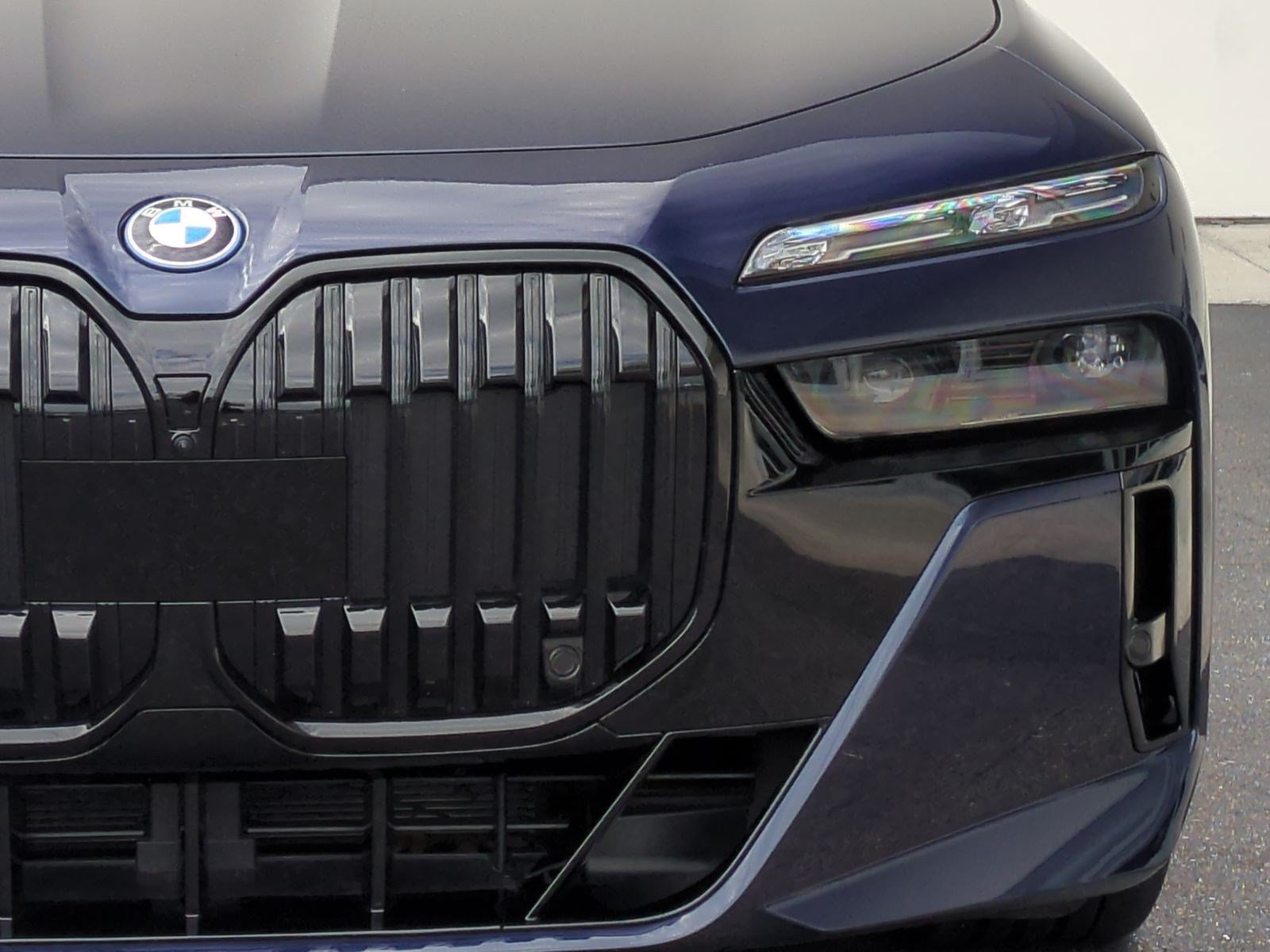 Used 2024 BMW i7 xDrive60 w/ Executive Package AWD/4WD image 6