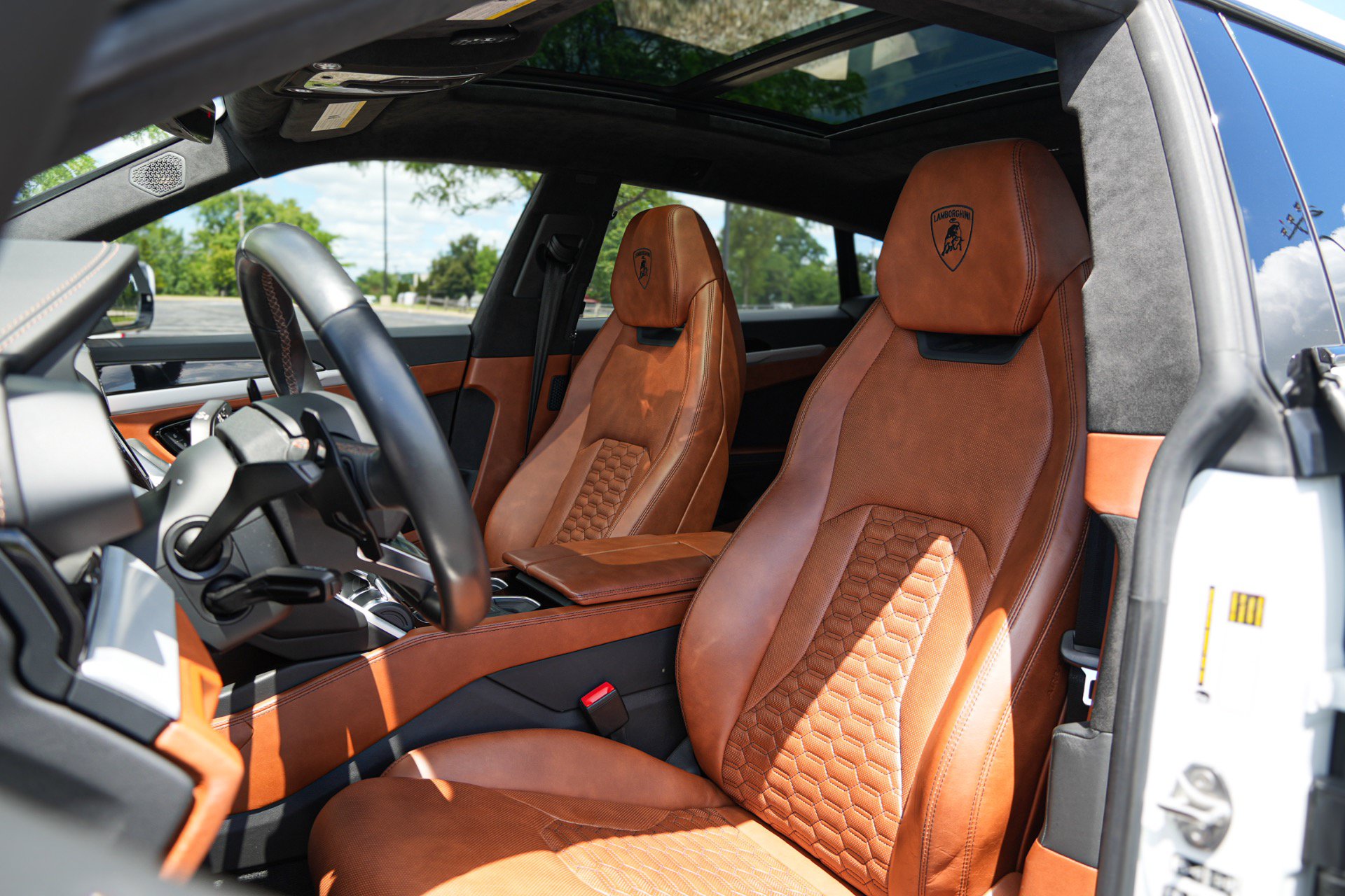 Used 2020 Lamborghini Urus AWD/4WD image 17