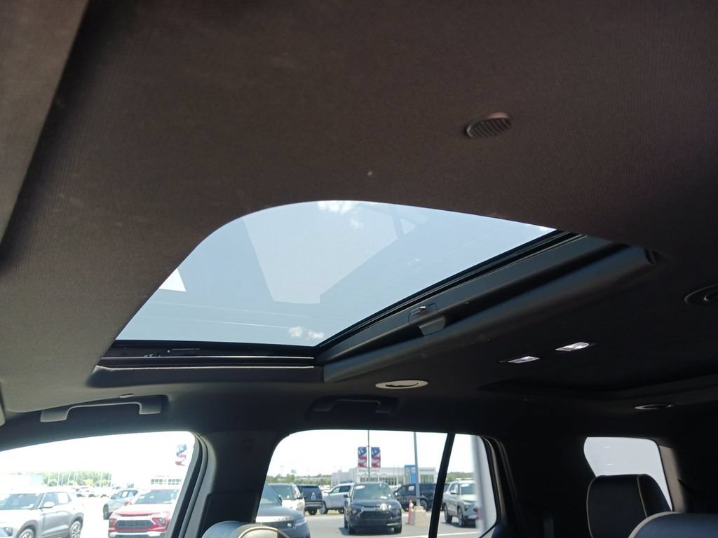 Used 2022 Chevrolet Traverse Premier FWD image 21