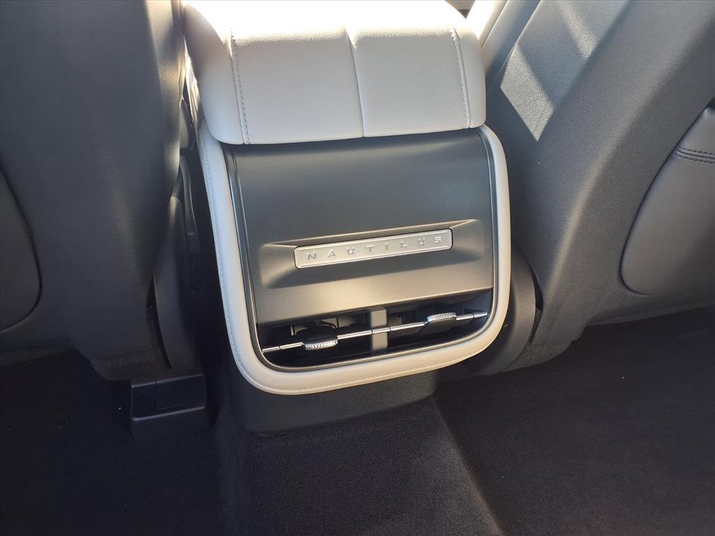 New 2026 Lincoln Nautilus Premier image 10