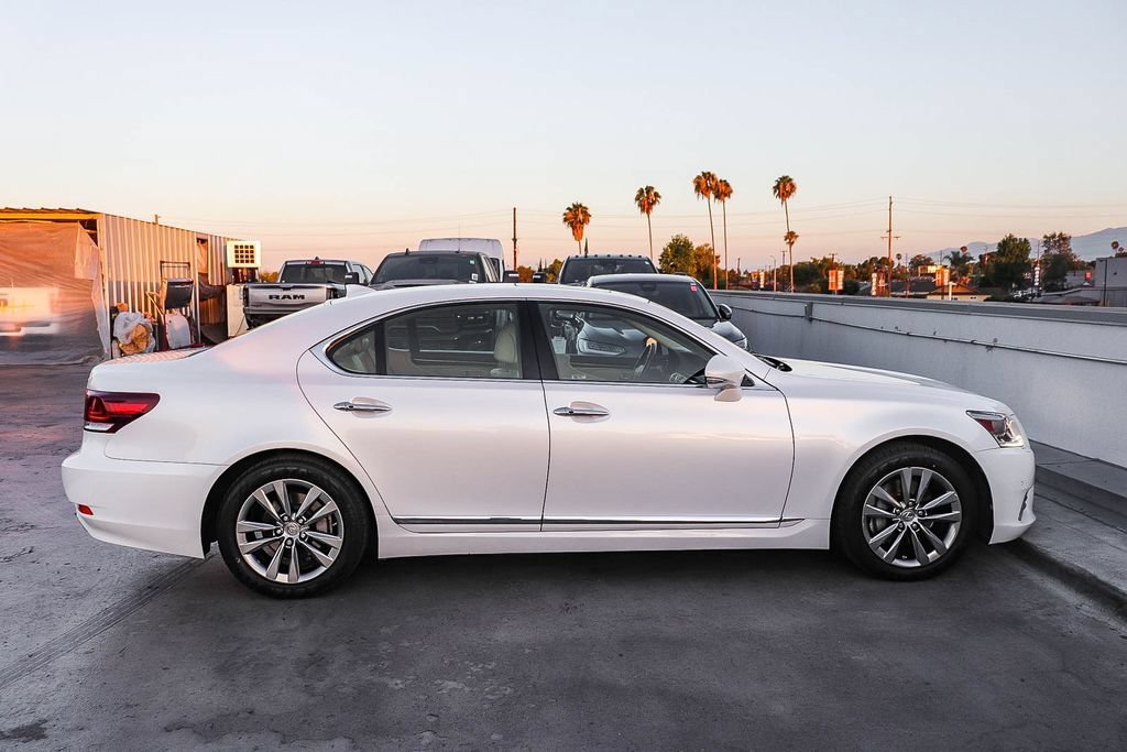 Used 2016 Lexus LS 460 w/ Comfort Package RWD image 13