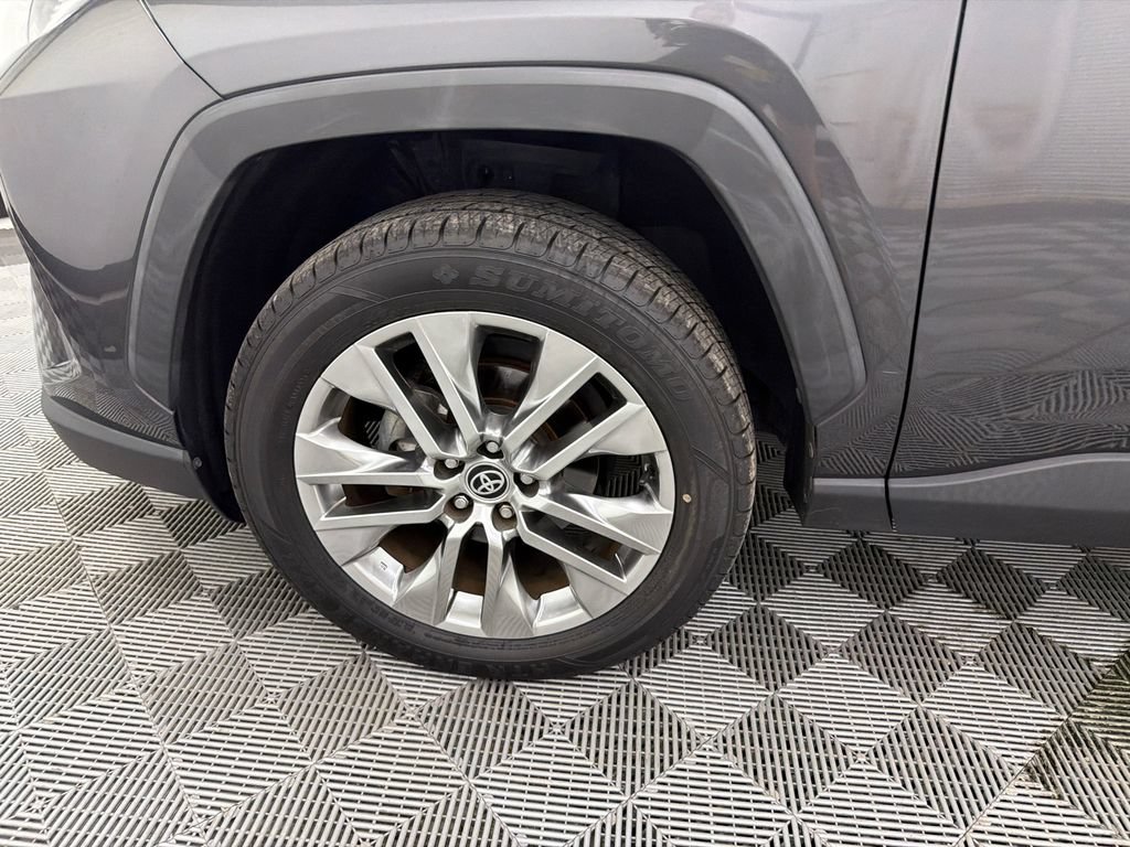 Used 2020 Toyota RAV4 Limited FWD image 13