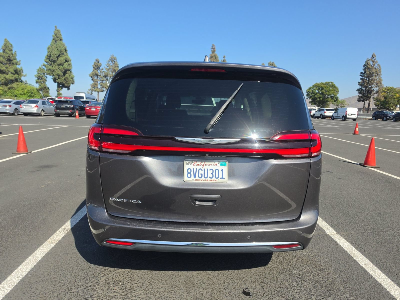 Used 2021 Chrysler Pacifica Touring FWD image 7