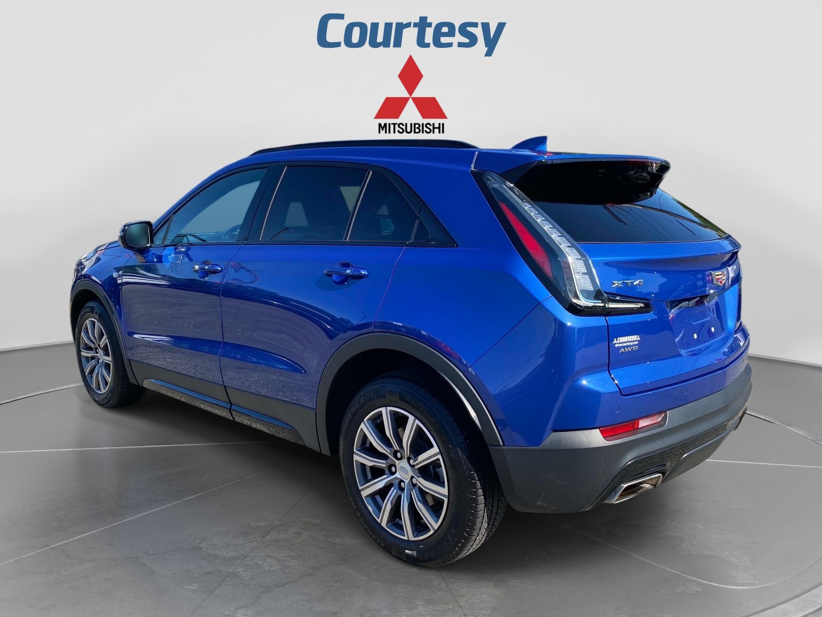 Used 2023 Cadillac XT4 Sport AWD/4WD image 3