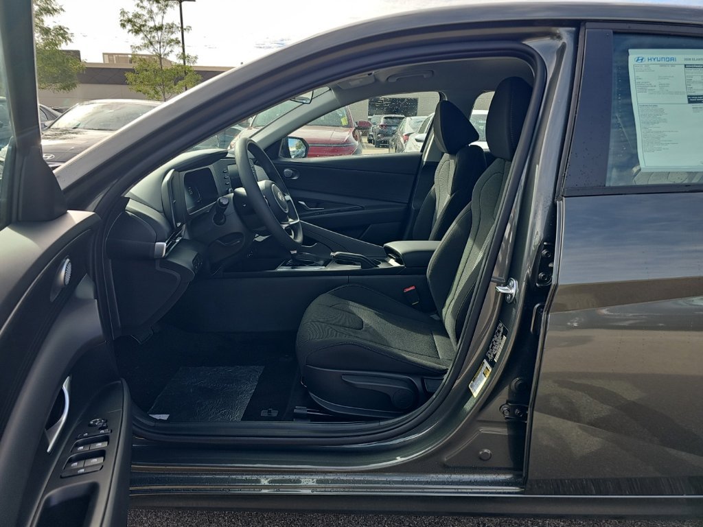 New 2026 Hyundai Elantra SE FWD image 9