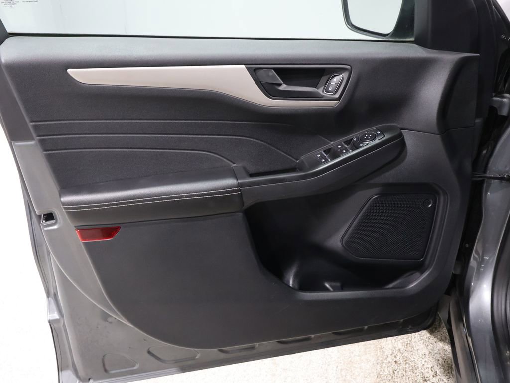 Used 2022 Ford Escape SE image 12