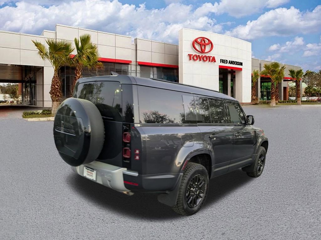 Used 2025 Land Rover Defender 130 S image 4