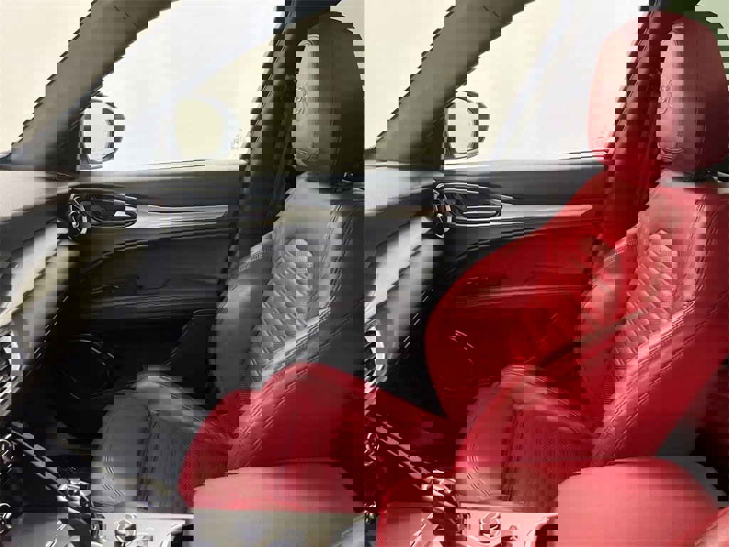 Used 2022 Alfa Romeo Stelvio Veloce image 17