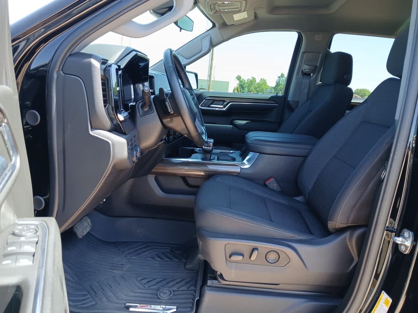 Used 2024 Chevrolet Silverado 1500 LT Trail Boss AWD/4WD image 21