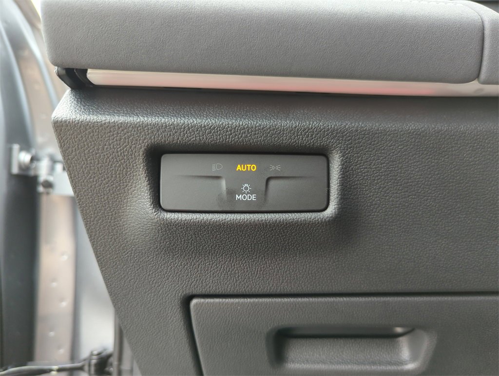 New 2026 Volkswagen Tiguan SE image 38