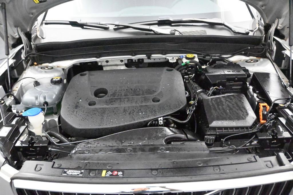 Used 2023 Volvo XC40 B5 Plus AWD/4WD image 15