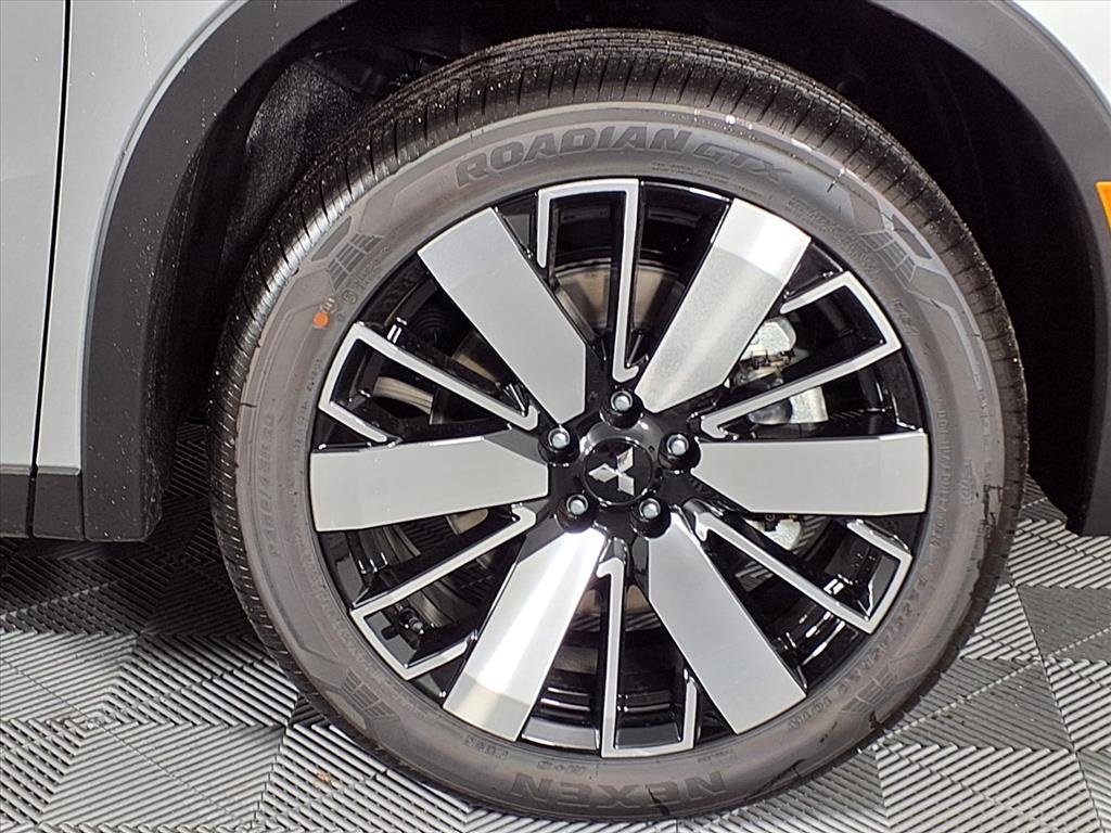 New 2025 Mitsubishi Outlander SE image 27